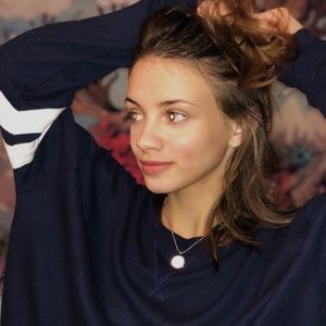 Meet your Posher, Flora